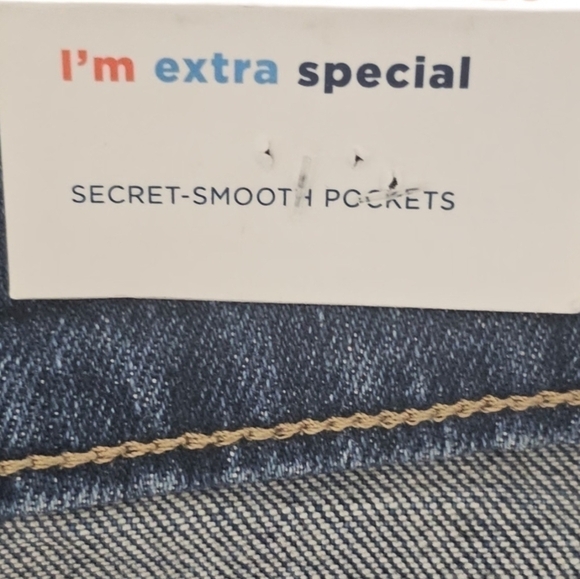 Old Navy High Rise Secret Smooth Pockets Straight Plus Size Button Fly shorts - Picture 8 of 10